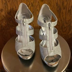 FIONI STRAPPY SILVER HEELS 👠